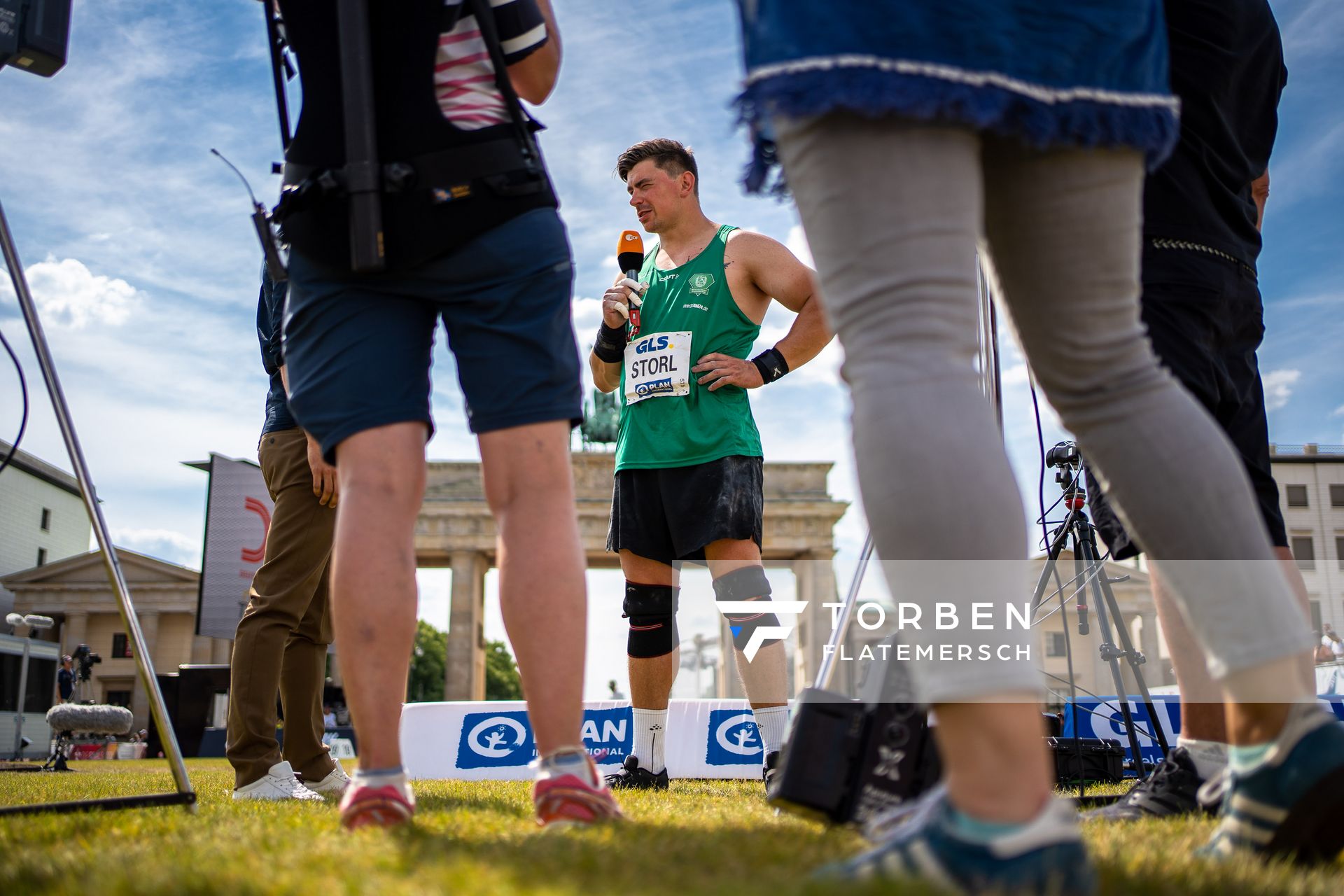 David Storl (SC DHfK Leipzig) im Interview beim Kugelstossen waehrend der deutschen Leichtathletik-Meisterschaften auf dem Pariser Platz am 24.06.2022 in Berlin